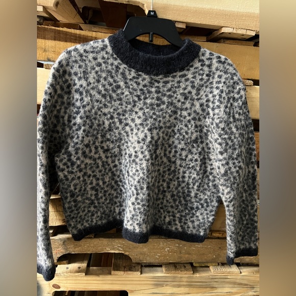 Stockholm Atelier & Other Stories crop sweater leopard prinT - Picture 4 of 9
